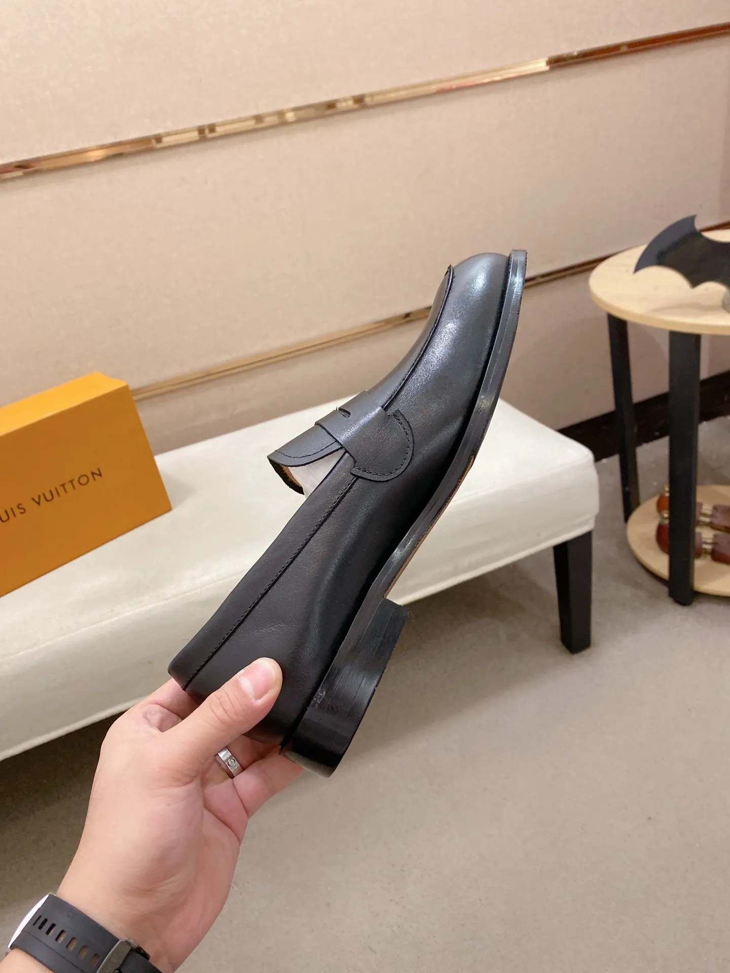 Men's Men's Shoes 500💰⚡️New models on the market⚡️Louis Vuitton (Louis Vuitton/LV) casual, business formal wear! Made with pure Italian craftsmanship, the upper is made of first-layer cowhide, which is full of texture! The lining is cowhide and the original rubber leather shoe outsole. The style is atmospheric and comfortable! Positive code 38-44
